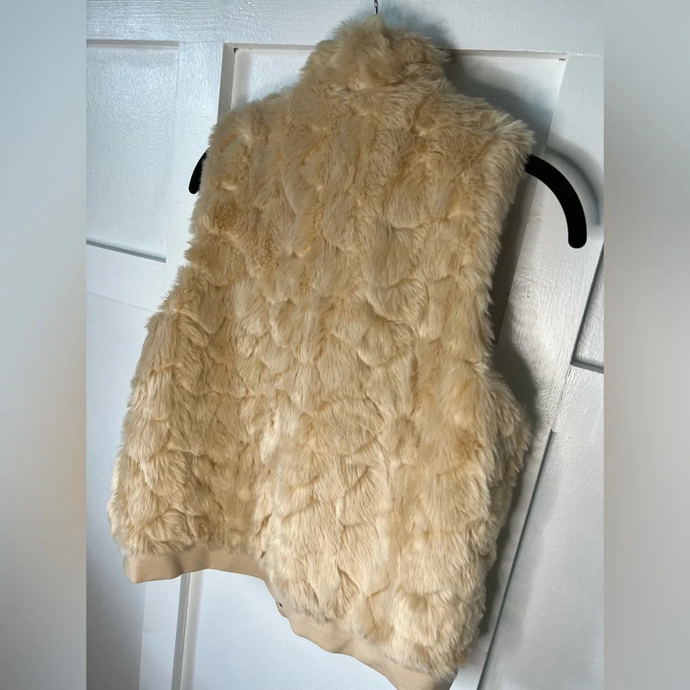 Women’s small Love Tree white cream tan faux fur vest faux leather button zip up - Picture 2 of 11